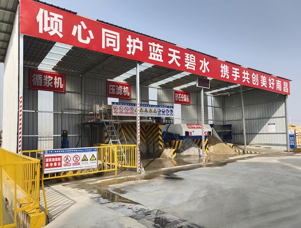 砂石分離機(jī)、壓濾機(jī)、泥漿攪拌器安裝現(xiàn)場(chǎng)